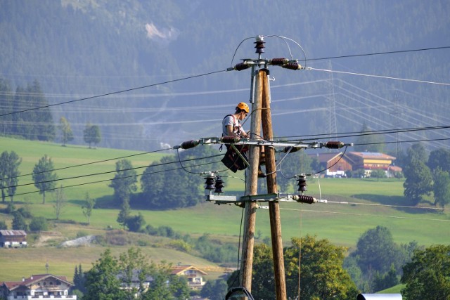 Lepiej być przygotowanym na czasowe braki energii elektrycznej. KLIKNIJ W GALERIĘ ZDJĘĆ i sprawdź, gdzie do 30 września okresowo nie będzie prądu.