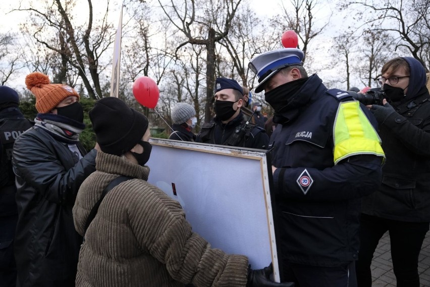 Sobotni protest został zorganizowany z okazji 102 rocznicy...