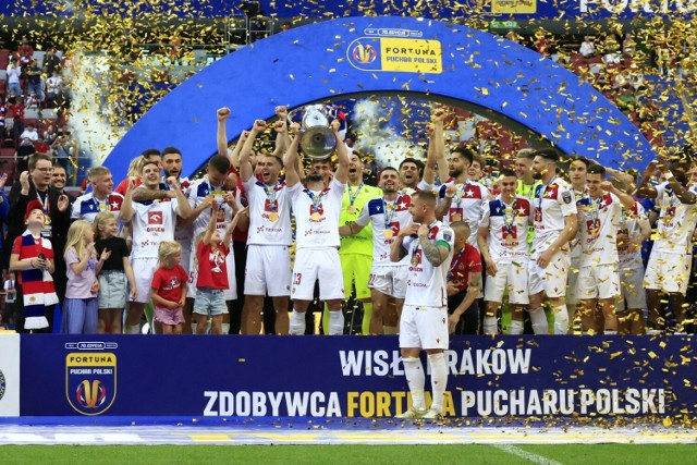 Piłkarze Wisły Kraków pokonali Pogoń Szczecin w finale Pucharu Polski 2024