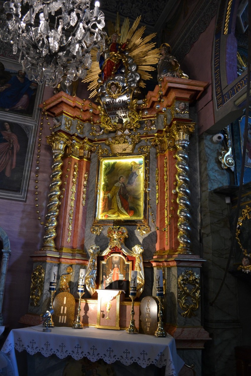 W kościele znajduje się obraz Matki Bożej Starowiejskiej