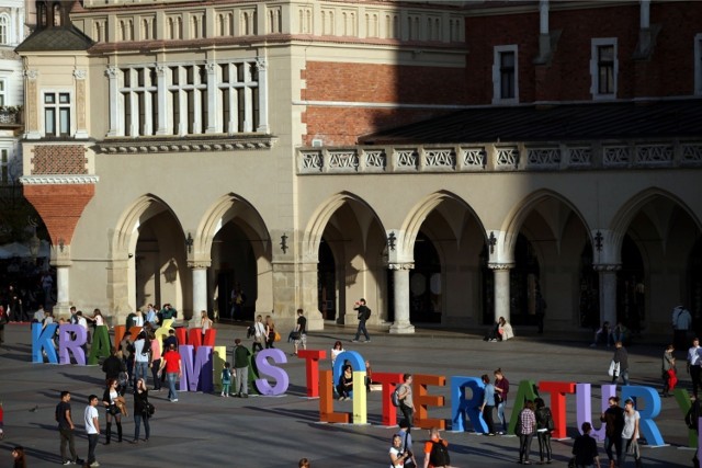 Program Patronacki Kraków Miasto Literatury UNESCO wspiera wartościowe inicjatywy wydawnicze odnoszące się w szerokim znaczeniu do literackiego charakteru miasta