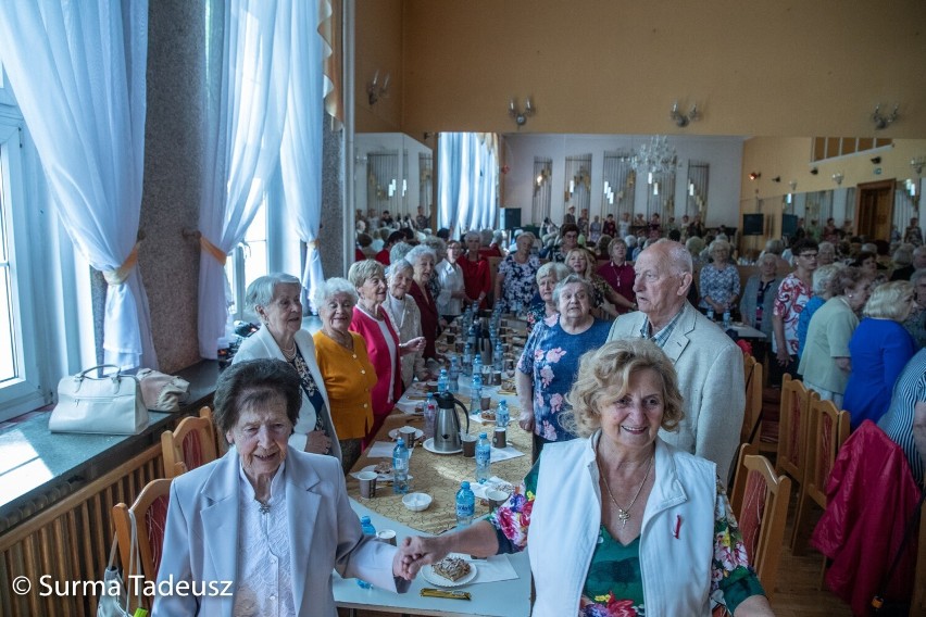 Dzień Matki w Stargardzie. Biesiadnie i kolorowo. Impreza w Domu Kultury Kolejarza przeszła do historii