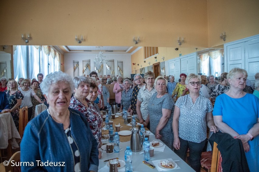 Dzień Matki w Stargardzie. Biesiadnie i kolorowo. Impreza w Domu Kultury Kolejarza przeszła do historii