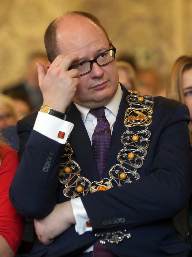 Paweł Adamowicz ma się pojawić na jutrzejszej sesji. Zdaniem jego rzecznika, radnym PiS chodzi tylko o spektakl