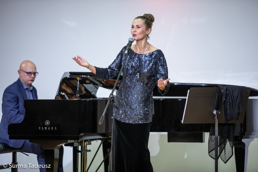 W PSM Stargard "Kobiecym głosem" zaśpiewała Julita Kożuszek 