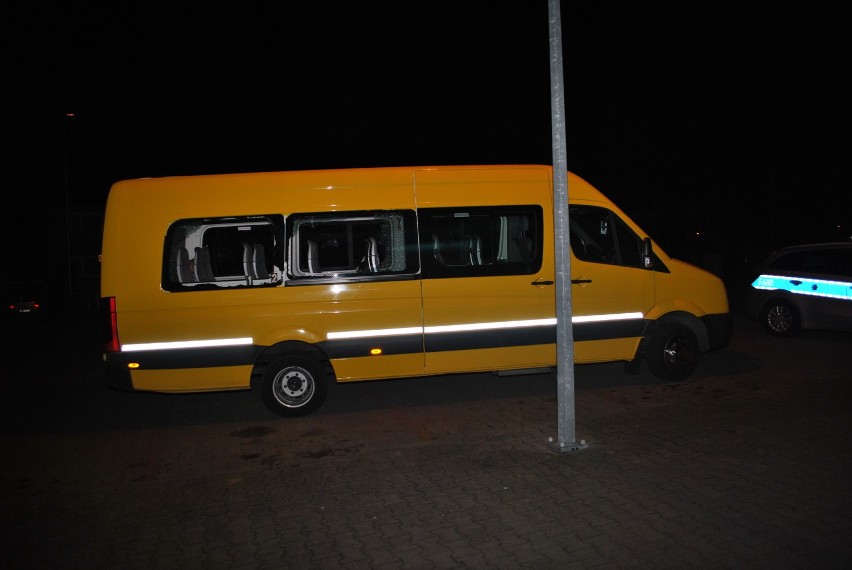 34-latek odpowie za rozbicie bocznych okien autobusu