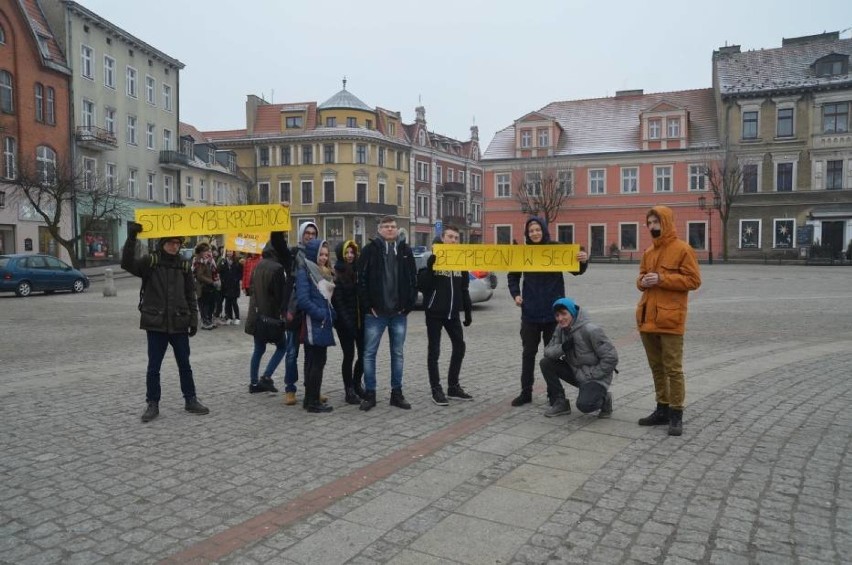 Dzień Bezpiecznego Internetu. Policja przypomina o zasadach bezpiecznego korzystania 