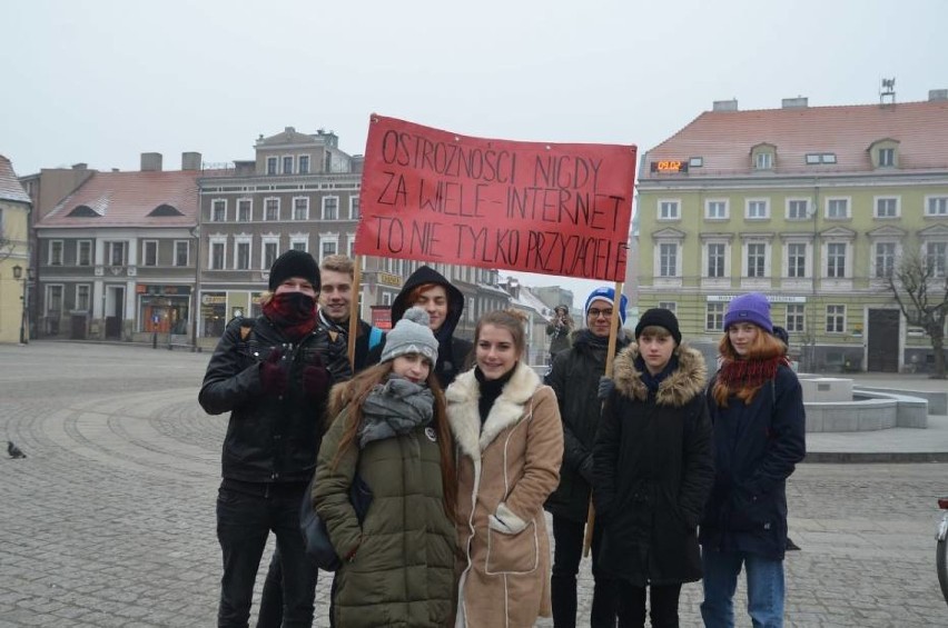 Dzień Bezpiecznego Internetu. Policja przypomina o zasadach bezpiecznego korzystania 