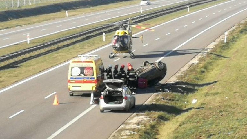 Przed południem doszło do groźnego wypadku na autostradzie...