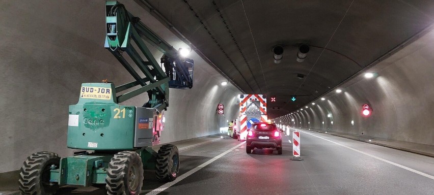 Tunel pod Luboniem Małym na trasie S7 już po przeglądzie i czyszczeniu