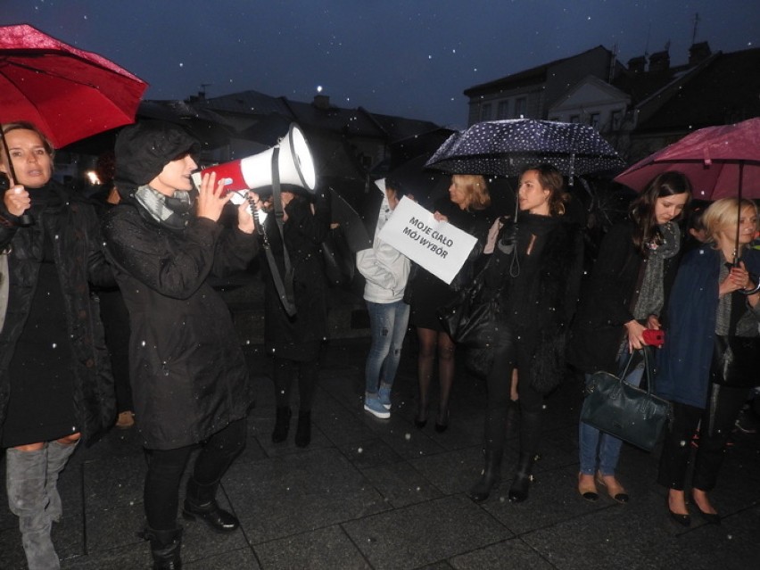 #CzarnyProtest w Wadowicach [ZDJĘCIA]