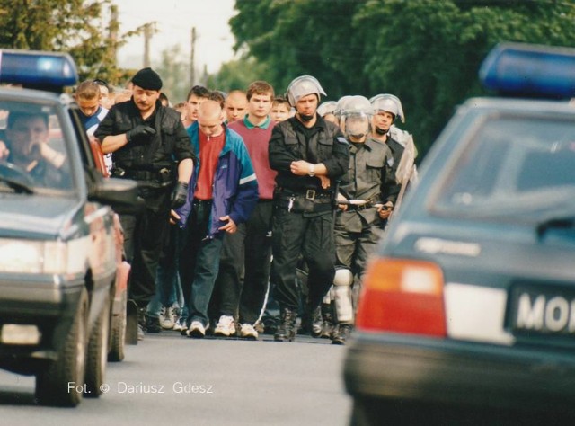 Tak wyglądała w Wałbrzychu wojna kibiców w 1998 roku! Zobaczcie archiwalne zdjęcia!