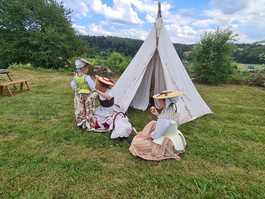 Rekonstrukcja konfederacji barskiej na wzgórzu klasztornym w Zagórzu. Widowisko, jakiego na Mariemoncie jeszcze nie było! (ZDJĘCIA)