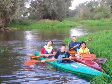 Uczniowie z Marszewa sprzątaja Prosnę