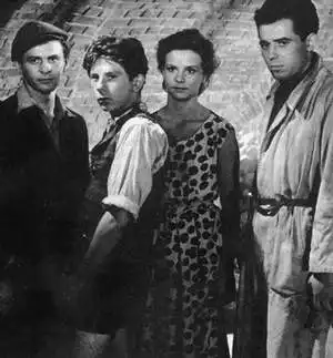 Kadr z filmu &quot;Pokolenie&quot; z 1954 roku. Od lewej: Tadeusz Łomnicki, Roman Polański, Urszula Modrzyńska i Tadeusz Janczar.