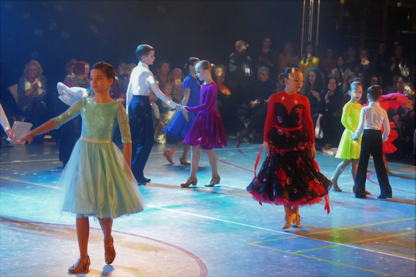 Pokazy taneczne szkoły tańca Dance Flow, Anna Głogowska z Tańca z Gwiazdami i piękna publiczność na Dzień Kobiet we Władysławowie 