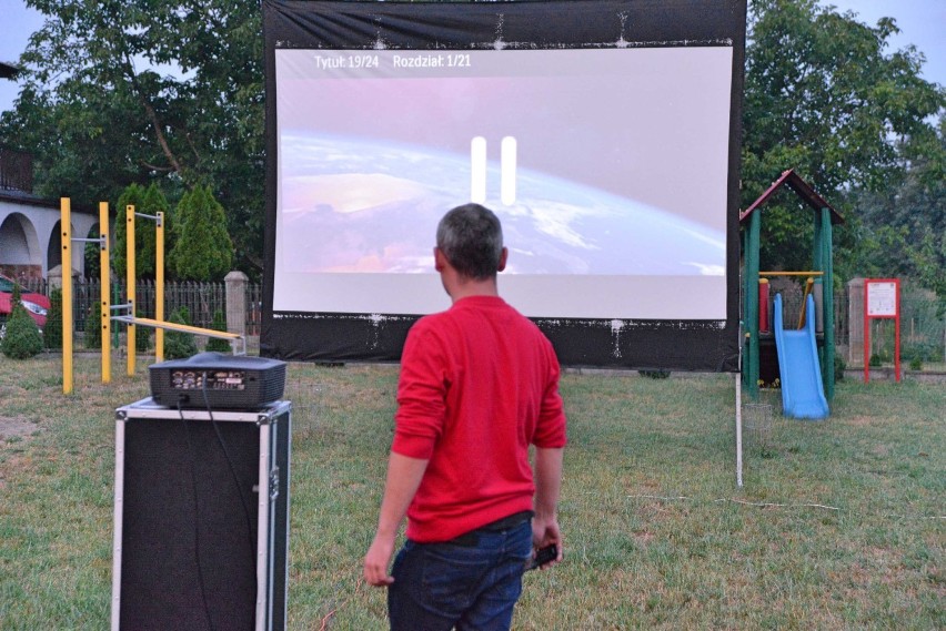 Ruszyło kino letnie "pod chmurką" w gminie Ostrów Wielkopolski