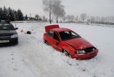 Kaznów: Daewoo wypadło na zakręcie z drogi i dachowało (ZDJĘCIA)