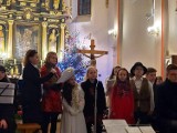 Kolędowanie u Wszystkich Świętych w kościele w Grocholicach-Bełchatowie