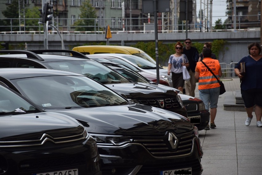 Wzrosną ceny za parkowanie w Katowicach. Radni przegłosowali podwyżki w SPP. Będą też wysokie kary dla tych, co nie płacą