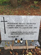 Do lapidarium na Nehringa powróciła odnowiona tablica poświęcona Pionierom Miasta Szczecin