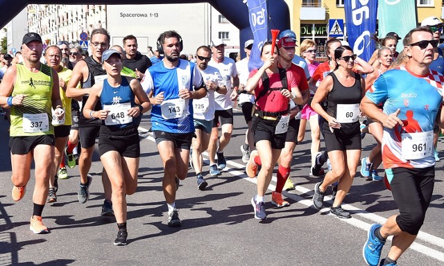 Start do tegorocznego Półmaratonu Signify Piła nastąpi dwie godziny wcześniej niż zwykle, bo już o godz. 9.00