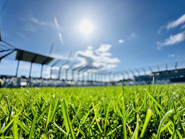 Plac budowy stadionu dla MKS Sandecja. Stan na marzec 2024 roku