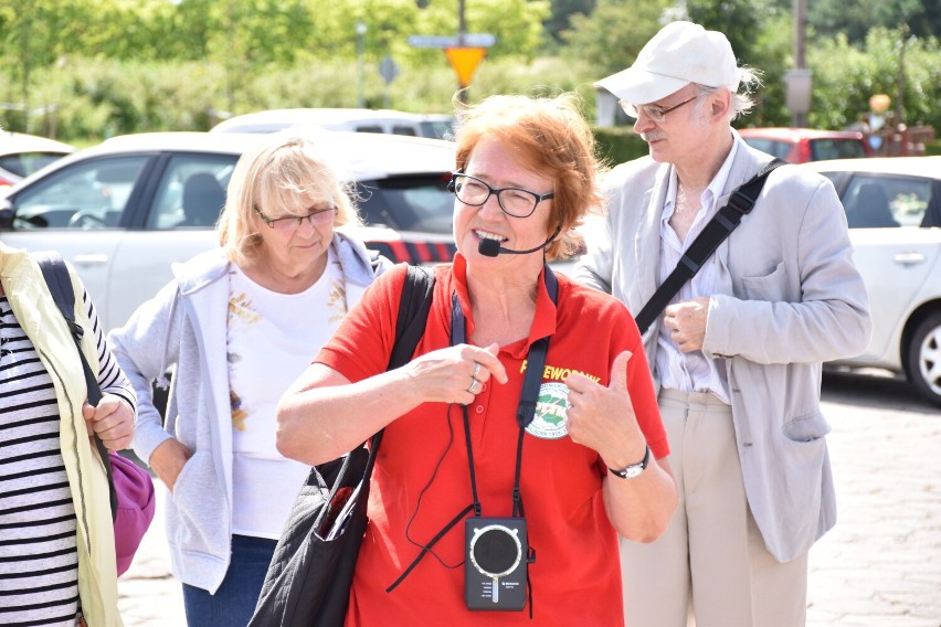 Malbork. Trzeci spacer z przewodnikiem PTTK. Tym razem mieszkańcy chodzili po cmentarzu i lesie 