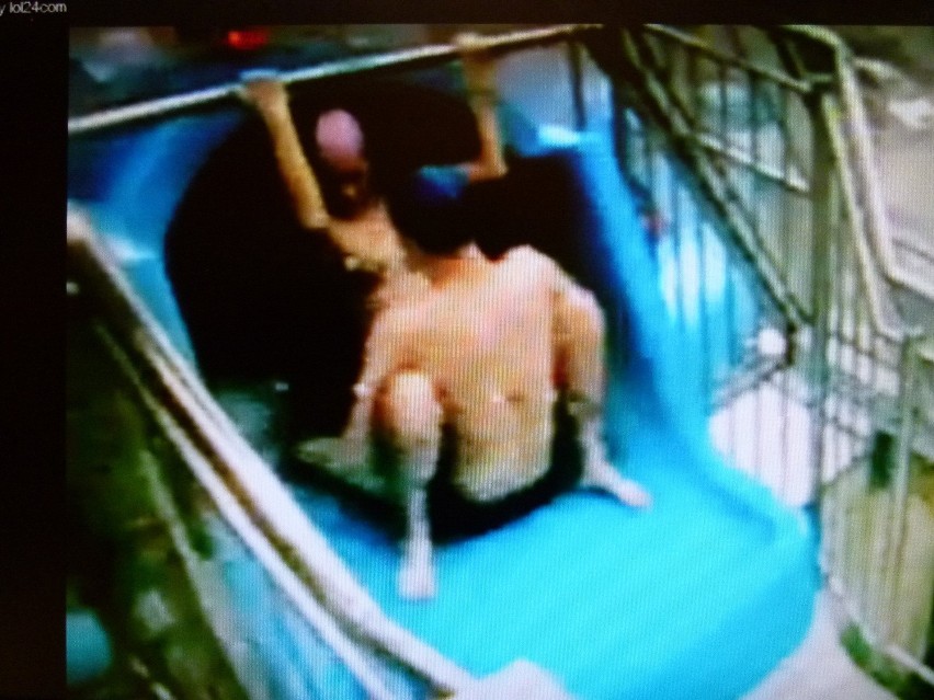 Seks na basenie w Opocznie stał się przebojem w sieci