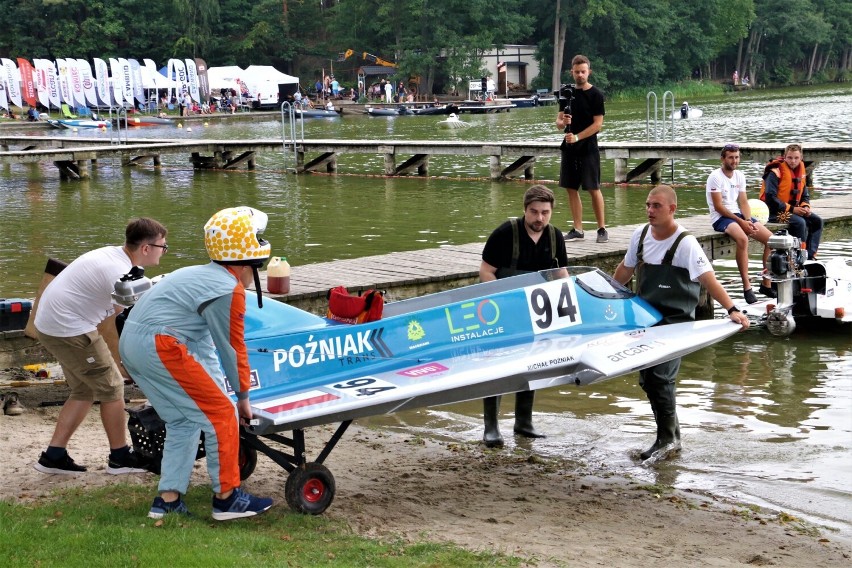 Wodne szaleństwo w Trzciance. Piknik i Międzynarodowe Motorowodne Mistrzostwa Polski [ZOBACZ ZDJĘCIA]