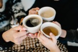 Kawa czy herbata – co jest lepsze dla zdrowia? To zależy! Zobacz wyniki porównania ich właściwości