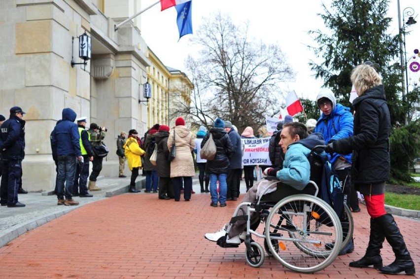 Wielki protest niepełnosprawnych Warszawa. Wydarzenie przeciw polityce PiS odbędzie się w maju