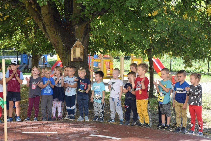 Przedszkole Kubusia Puchatka w Pruszczu ma ścieżkę rowerową. Radości z jeżdżenia co niemiara!  |ZDJĘCIA