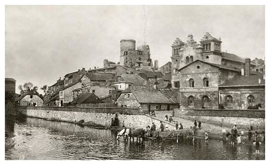 Będzin. Widok na Synagogę i zamek