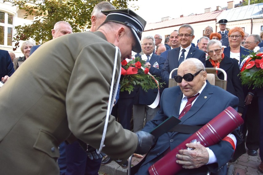 27 września 101-letni Zdzisław Baszak otrzymał nominację...
