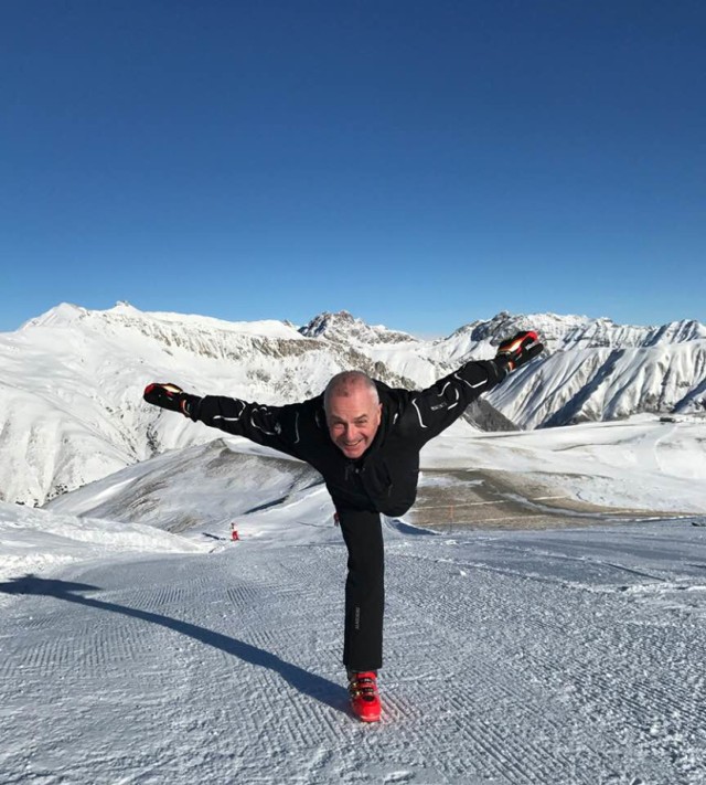 Robert Choma przekazał mieszkańcom Przemyśla pozdrowienia z urlopu we Włoszech. Prezydent świetnie jeździ na nartach. 
-&nbsp;Pod czujnym okiem świetnego instruktora i w gronie sprawdzonych przyjaciół, tradycyjnie w szczególnych okolicznościach przyrody. Znajomym z fb przekazuję wraz z obrazkami serdeczne pozdrowienia - napisał prezydent na portalu społecznościowym.