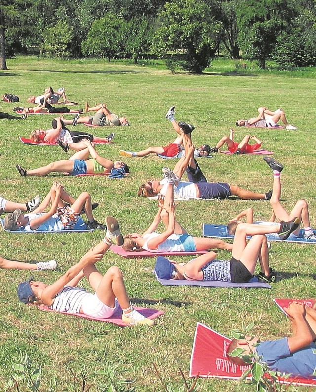 Do ćwiczeń potrzebne są jedynie mata i wygodny strój