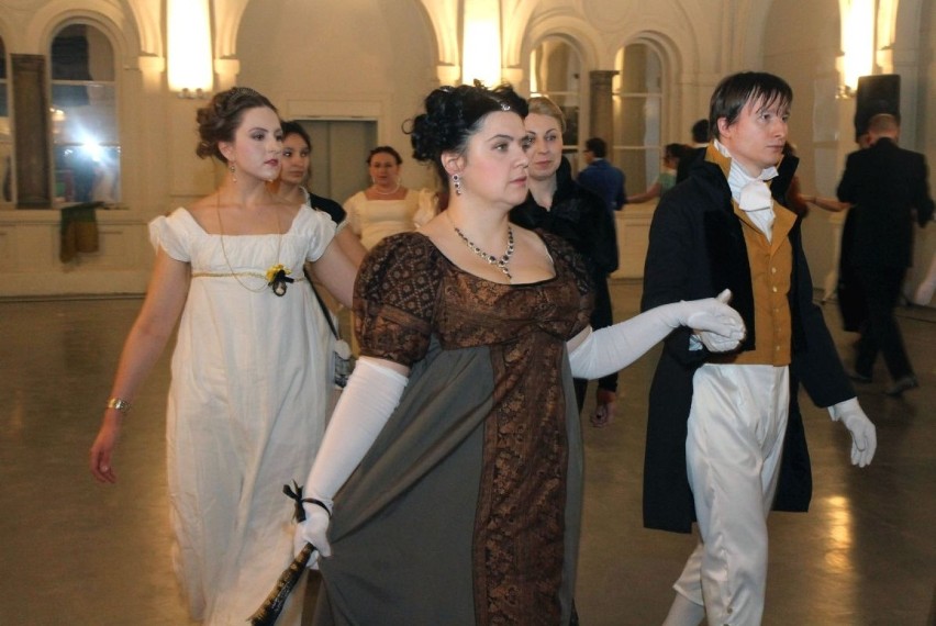 Kostiumowy bal i tańce sprzed lat w muzeum (ZDJĘCIA)