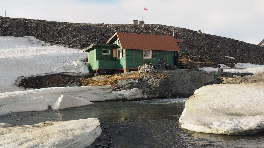 Na Spitsbergenie zlokalizowanych jest kilka polskich stacji...
