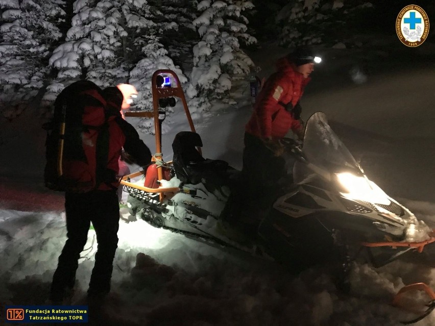 Tatry. Nocna akcja ratowników TOPR na Suchych Czubach. Pomagali dwójce turystów [ZDJĘCIA]