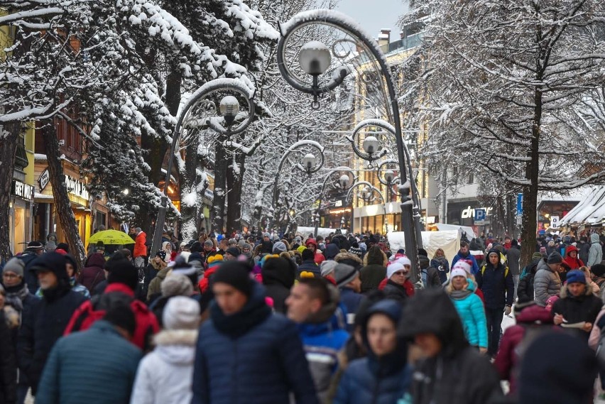 Takie tłumy były na Krupówkach w ostatni dzień 2019 roku....