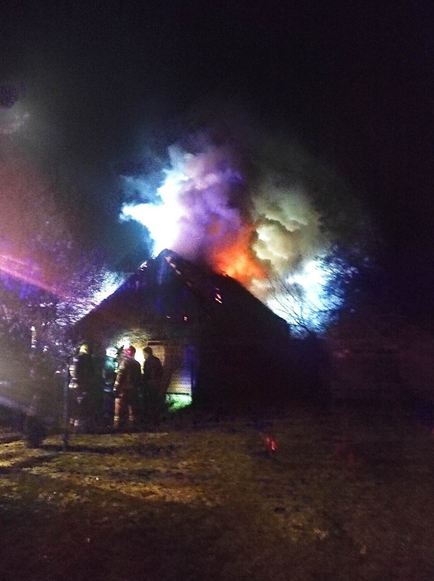 Pożar domu w Smolarach. Cała wieś w gryzącym dymie! [FOTO]
