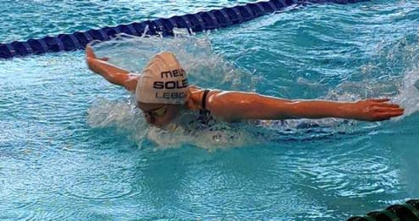 Pływanie. Mając 16 lat zdobyła swój pierwszy medal mistrzostw Polski seniorek