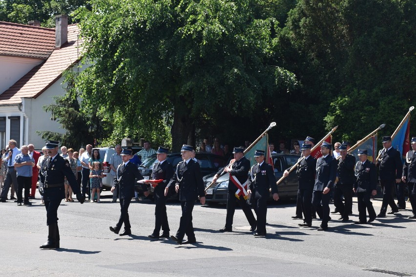 Uroczystość przekazania nowego samochodu ratowniczo-gaśniczego druhom z OSP Dobrzyca