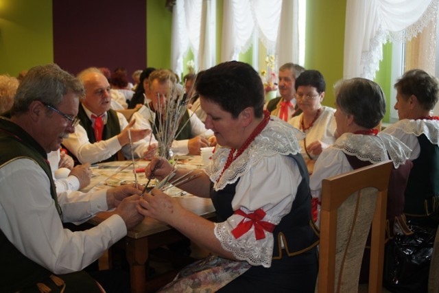 Mieszkańcy gminy Mszany stworzyli ozdoby wielkanocne, które przekażą seniorom z Jastrzębia- Zdroju