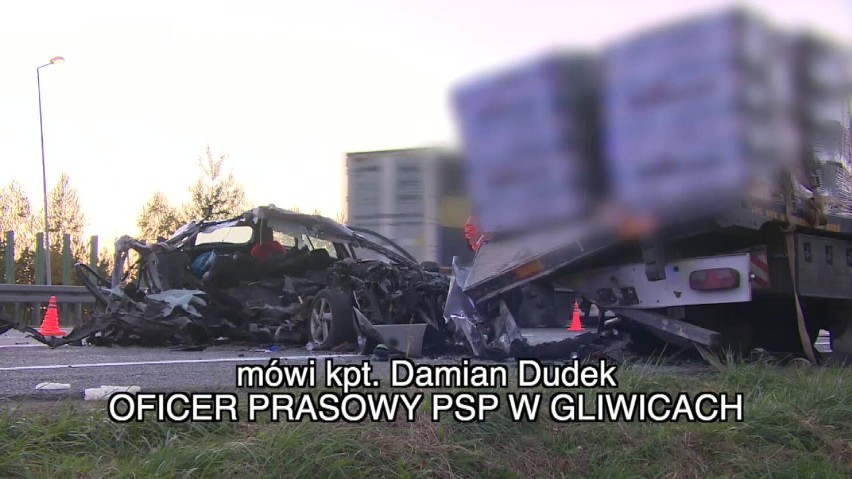 Tragiczny wypadek na A4 w Sośnicowicach pod Gliwicami. Osobówka zderzyła się z ciężarówką. 22-latek nie żyje