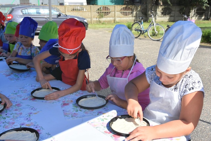  Festiwal Pizzy w Chociemyśli w gminie Kotla. Dzieci samodzielnie je przyrządzały 