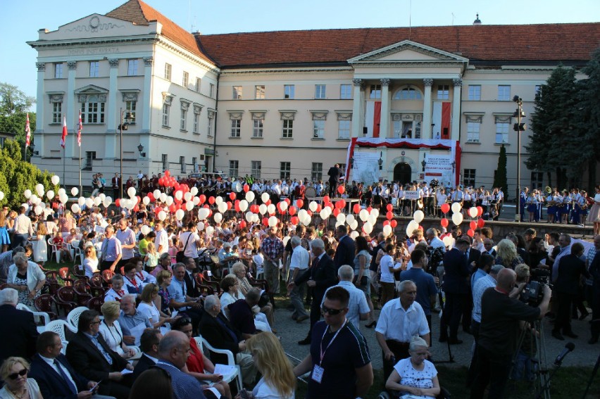 Zdjęcia z nagrodzonego zadania - Wielki koncert chórów i...