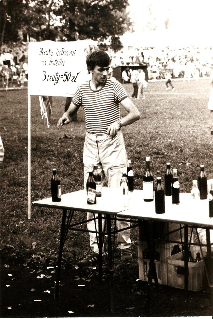 1987 rok - stadion przy ul. Śniadeckich w Jaśle zgromadził...