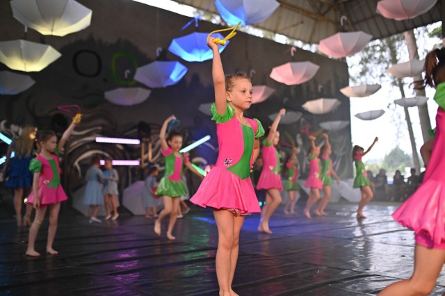 W piątek 23 czerwca rozpoczęły się Dni Obornik 2023. Na scenie wystąpiły dziewczynki z obornickich grup tanecznych.